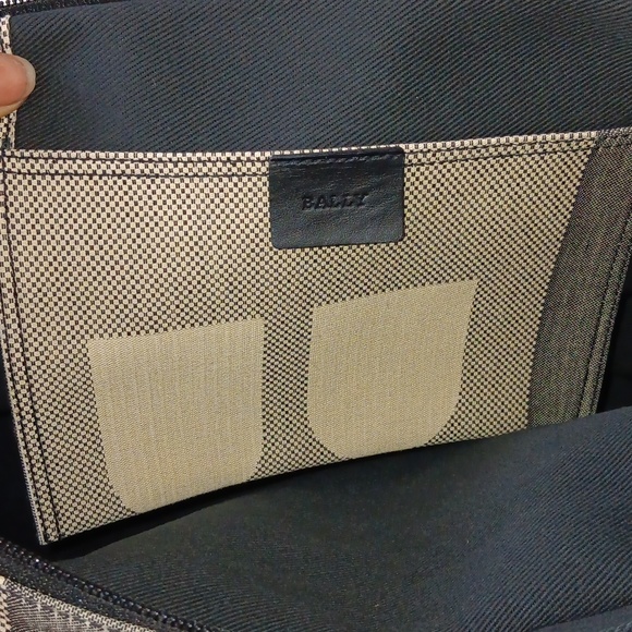 Bally canvas bag authentic good used condition 🤩 - Picture 5 of 7